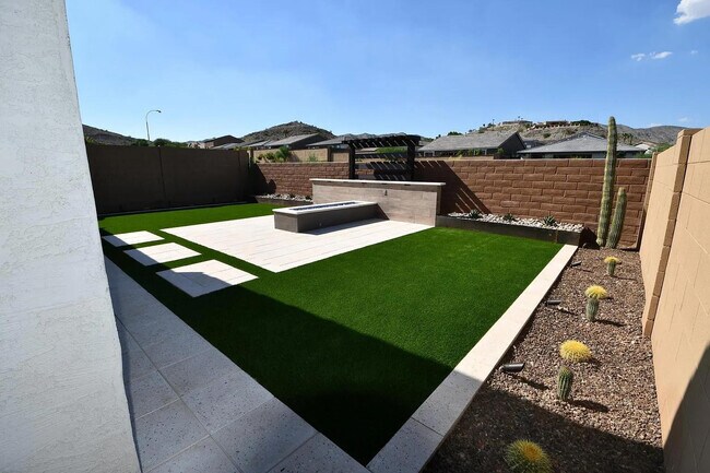 Building Photo - 820 E Ashurst Dr