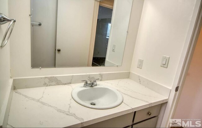 Building Photo - 1446 Model Wy