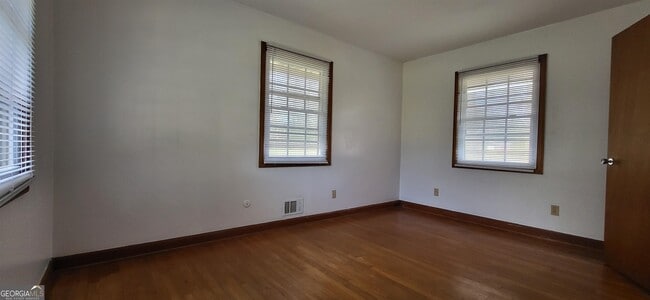 Building Photo - 2835 Lake Harbin Rd