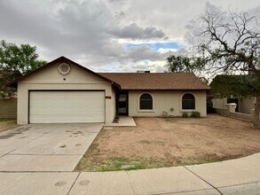 Building Photo - 3 Bedroom / 2 Bath Single Level Home In Gl...