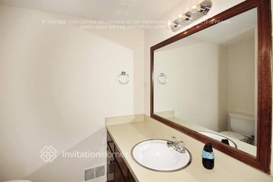 Building Photo - 4640 Mountain Creek Dr