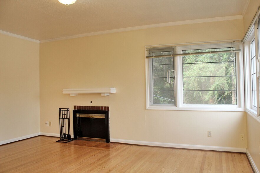 Building Photo - 2356-2366 SW Cactus Dr