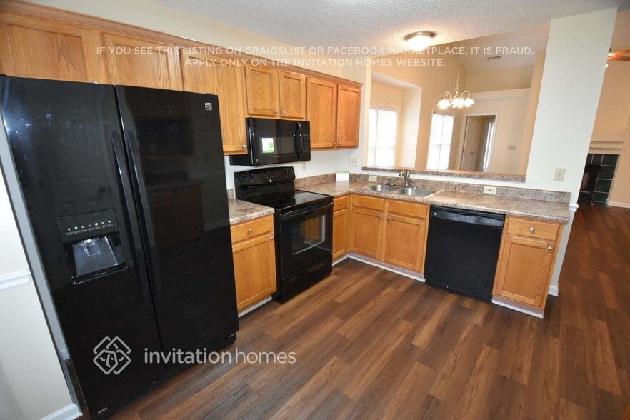 Building Photo - 4213 Hounds Run Dr