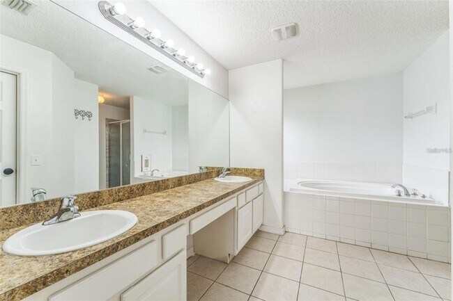 Building Photo - 205 Golf Aire Blvd