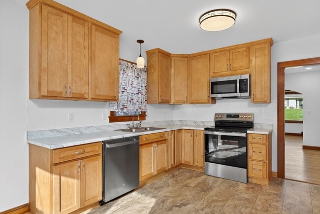 Building Photo - 250 Gillespie Dr NE