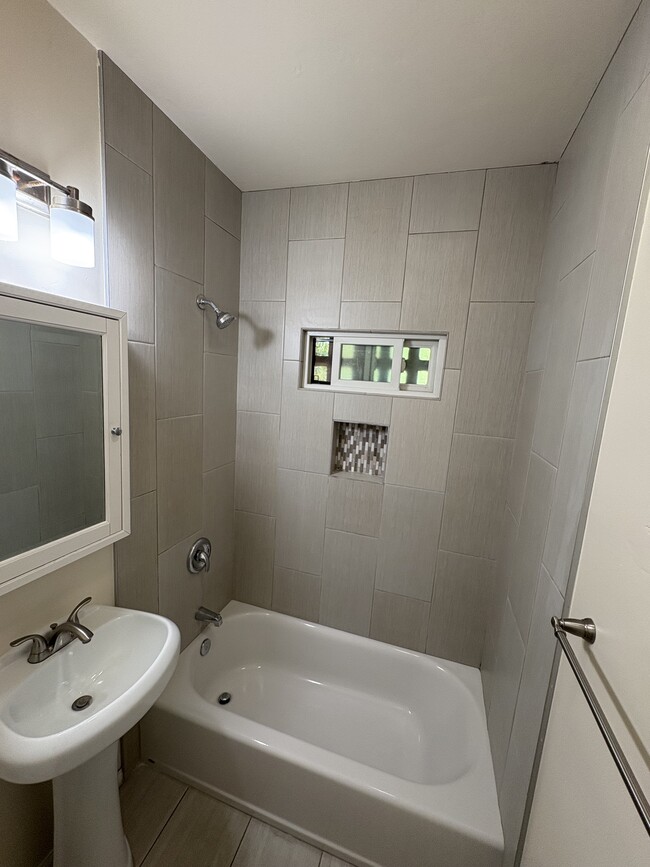 Building Photo - Gaylord Building