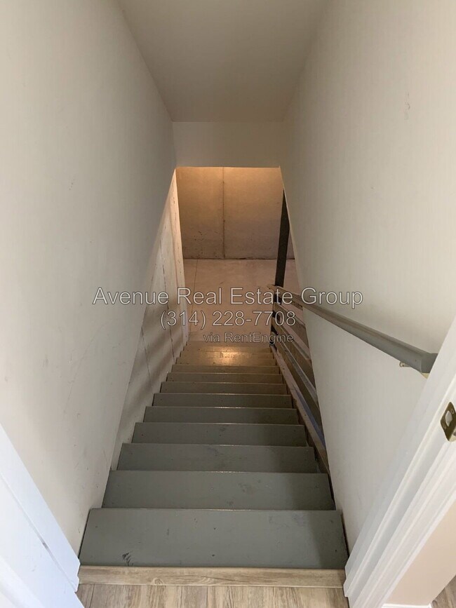 Building Photo - 554 Parkgate Dr