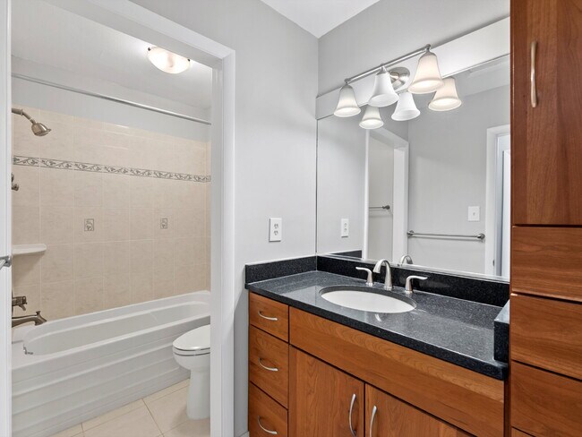 Building Photo - Stylish & Spacious Townhome in Prime Location!