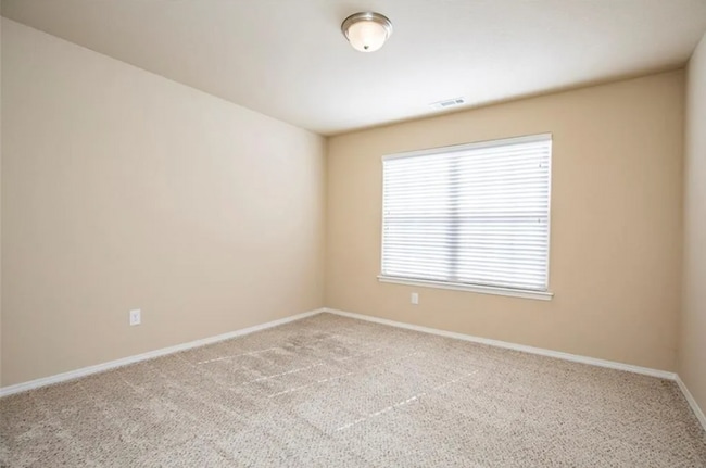 Building Photo - Charming 3 Bed, 2 Bath Home | Fenced Yard ...