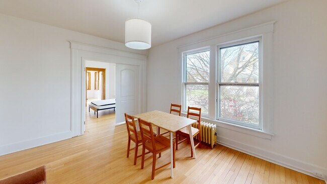 Building Photo - 13 Mozart St