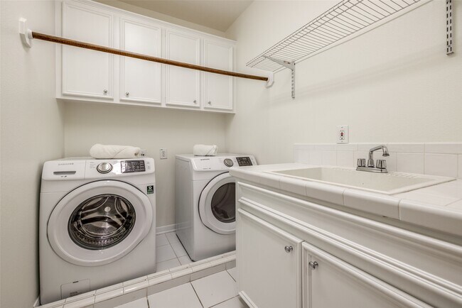 Building Photo - 2019 Morse St