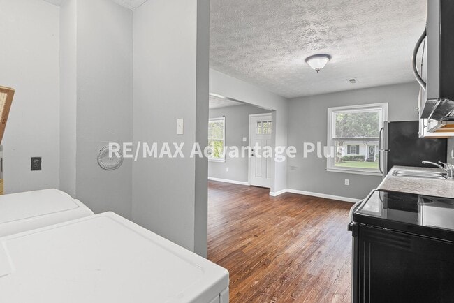 Building Photo - 2-Bedroom Home Walking Distance to Longwood University