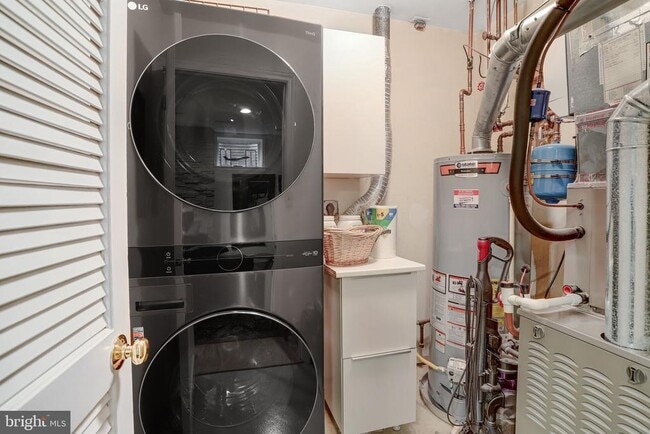 Building Photo - 1505 N Colonial Terrace