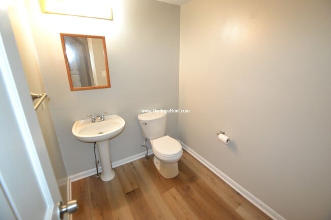 Building Photo - Great 3 bedroom college hill house