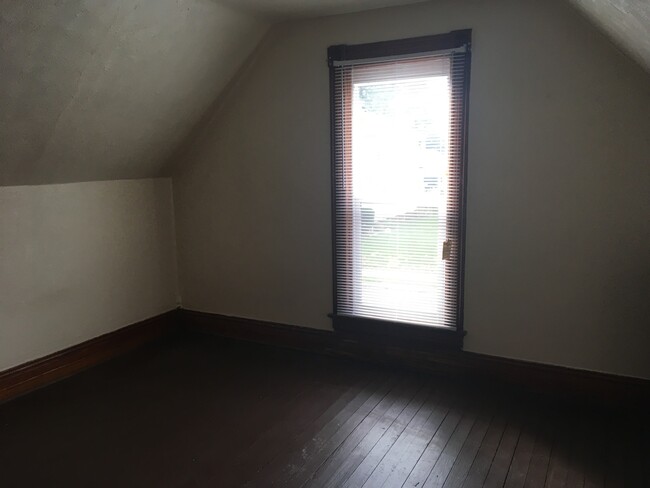 Building Photo - 3 Bedroom near Promenade Park