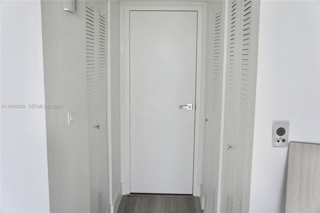 Building Photo - 7601 E Treasure Dr