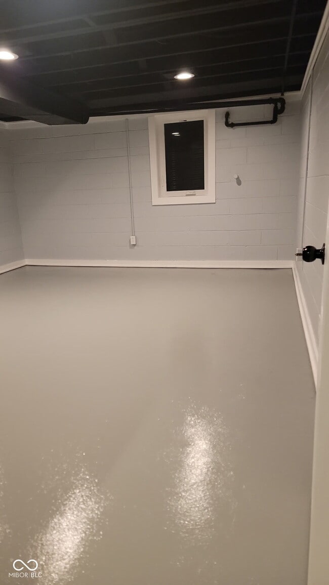 Building Photo - 402 W 52nd St