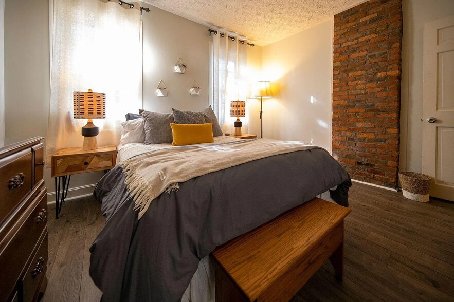 Primary bedroom - 594 Briggs St