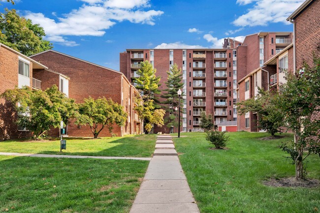 Building Photo - Columbia Pointe