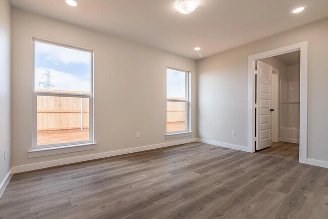 Building Photo - PRE-LEASING for JULY MOVE-IN - Charming 3 Bedroom Home