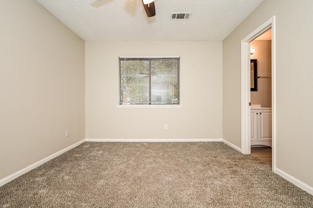 Building Photo - 3051 Brook Hollow Dr