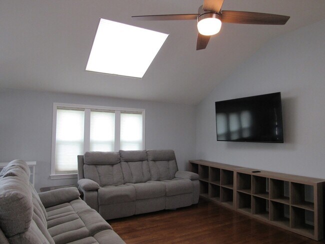 Building Photo - 9 Saltworks Ln