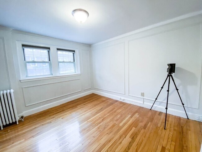 Building Photo - 1454 Beacon St