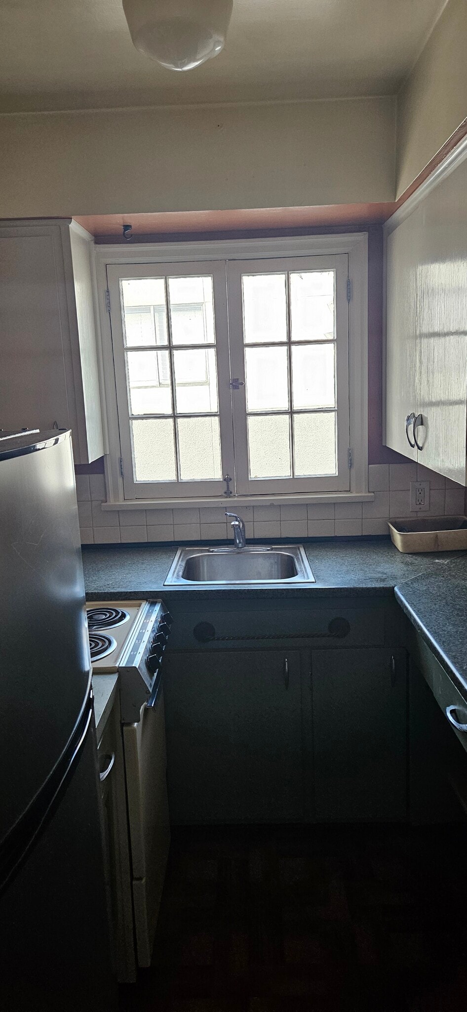 Kitchen - 1740 W Riverside Ave