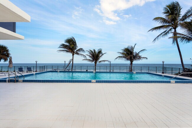 Building Photo - 2066 N Ocean Blvd