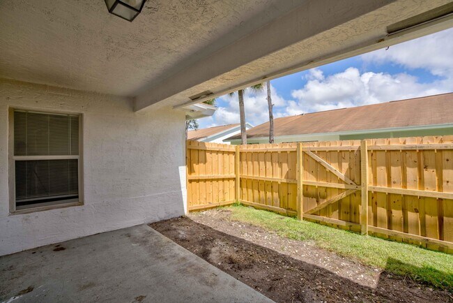 Building Photo - 9240 Roan Ln