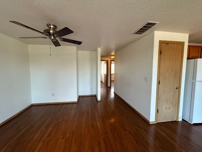 Building Photo - "Move-In Special: December Rent Discount !...