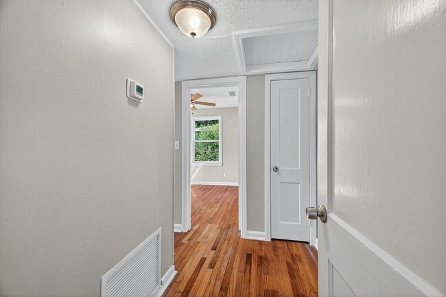 Building Photo - MOVE IN SPECIAL: HALF OFF first full month of rent!!!