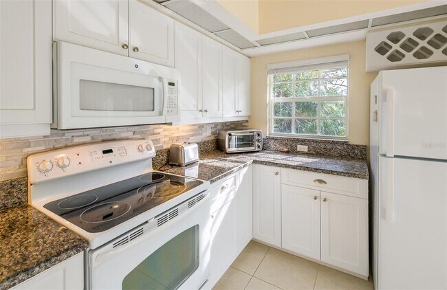 Building Photo - 815 Montrose Dr