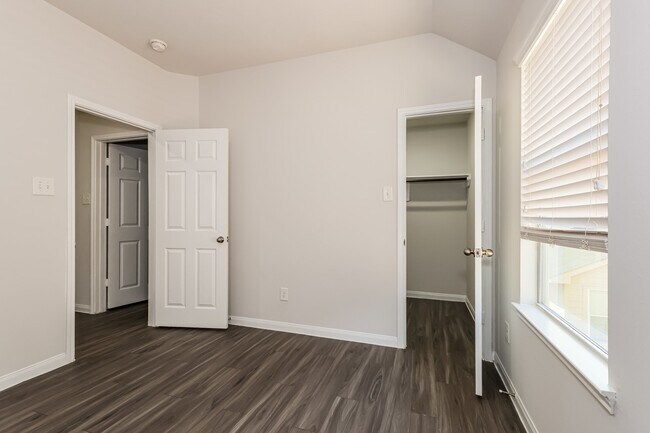 Building Photo - 2438 Gibbs Bend Ct