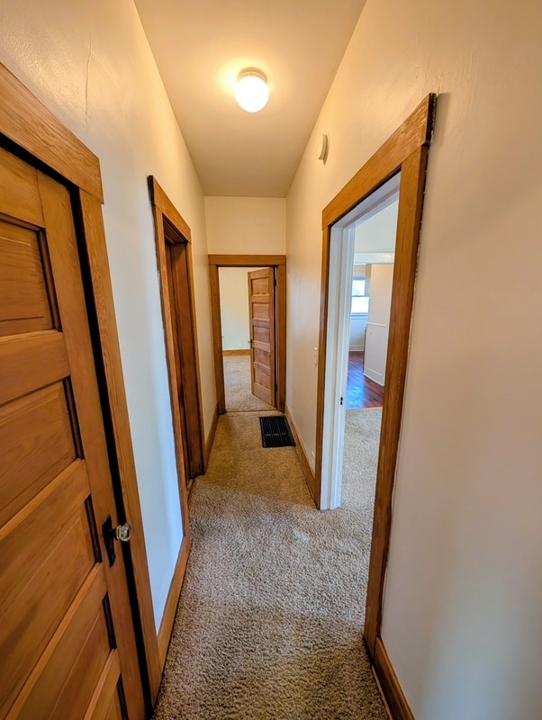 Building Photo - 1015 A Ave E