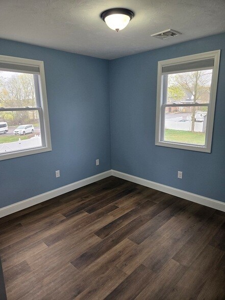 Building Photo - 37 Rose Glen St