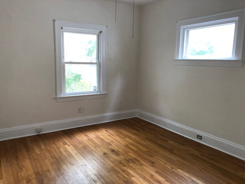 Back Bedroom - 2525 E 124th St