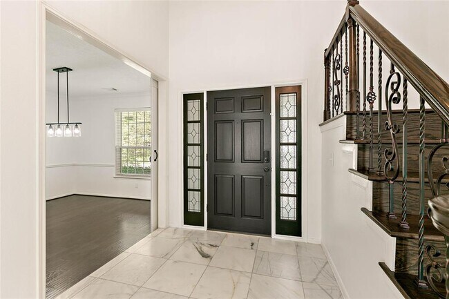 Building Photo - 304 E Golden Arrow Cir