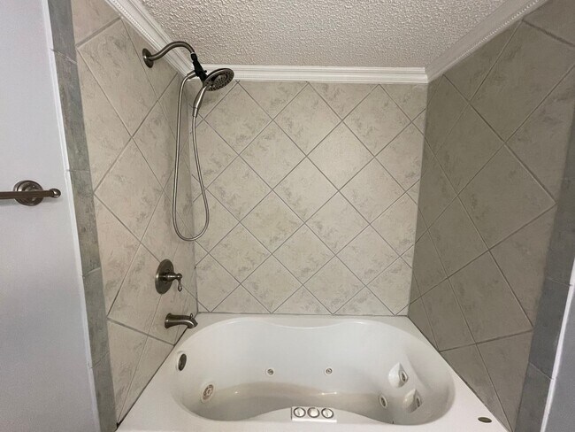 Building Photo - NEWPOINTE CONDO