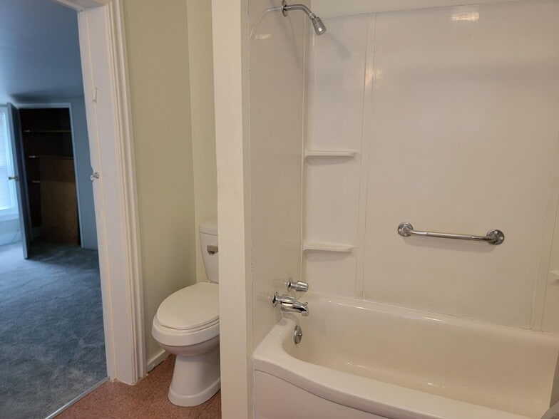 Building Photo - 124 Michters Rd