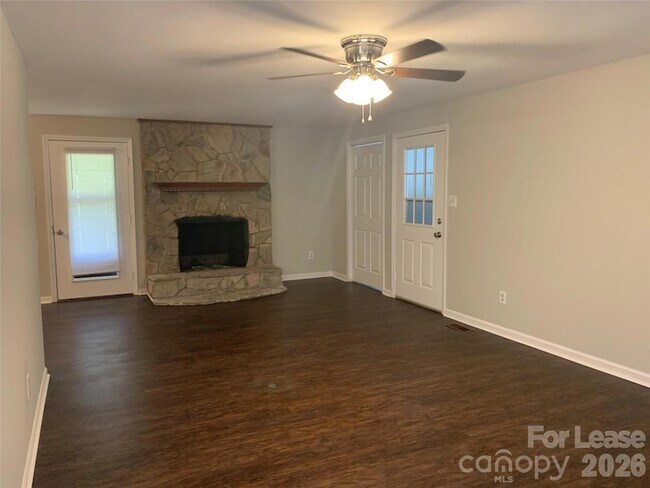 Building Photo - 2995 Wonderland Ln