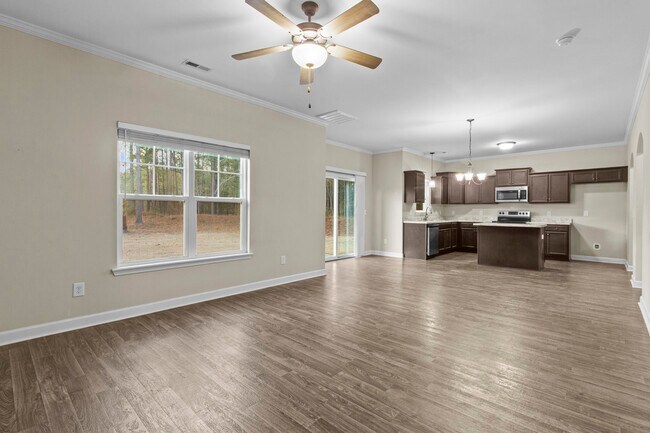 Building Photo - 405 Crestmont Ct