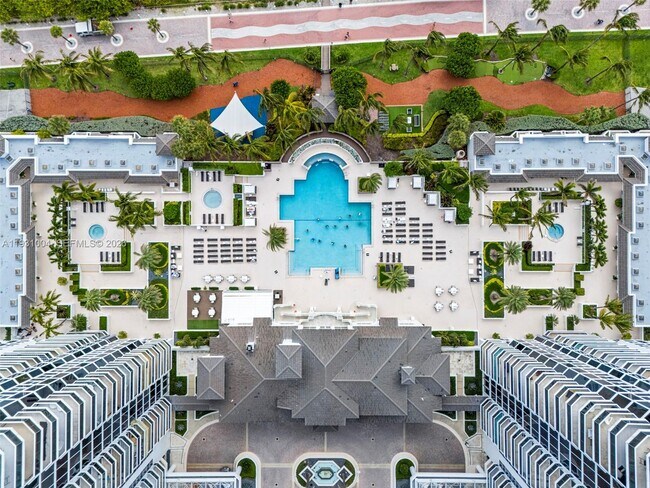 Building Photo - 4779 Collins Ave