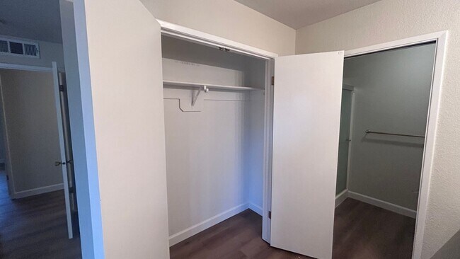 Building Photo - Lakewood Elementary School District