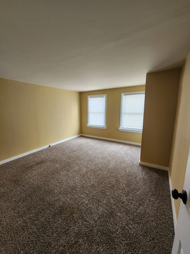 Building Photo - 2 Bedroom Single Family Home