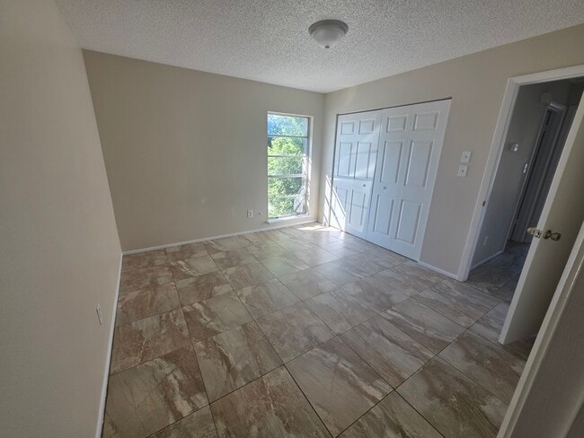 Building Photo - 5370 SE 30th Pl