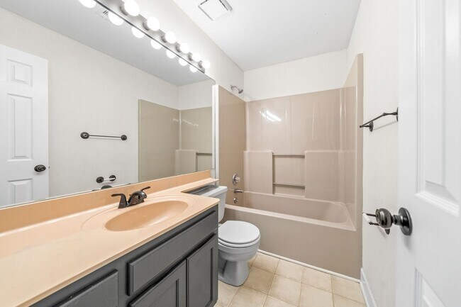 Building Photo - 108 Rolling Meadow Dr