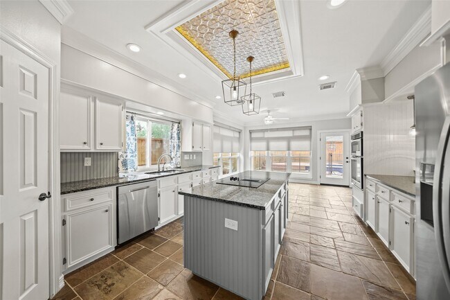 Building Photo - 2654 Milburn Dr