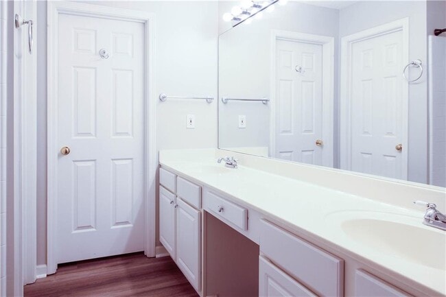 Building Photo - 2401 Oxwell Way
