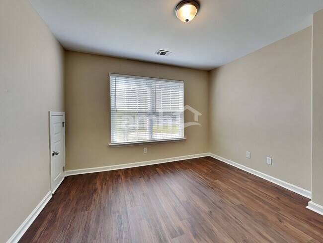 Building Photo - 830 Hyacinth Circle